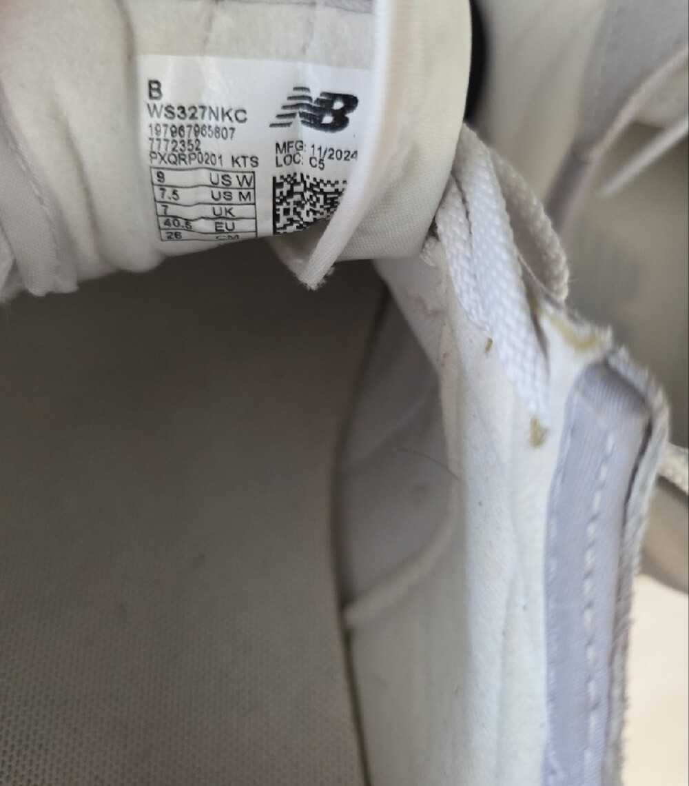 NEW BALANCE 327 Women’s Retro Trainer Sneakers in White and Light Gray - Picture 9 of 9